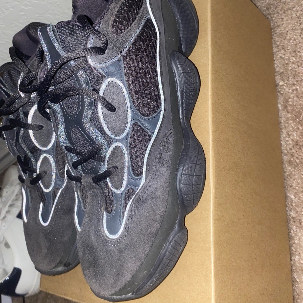 Yeezy 500 - Picture 3 of 5